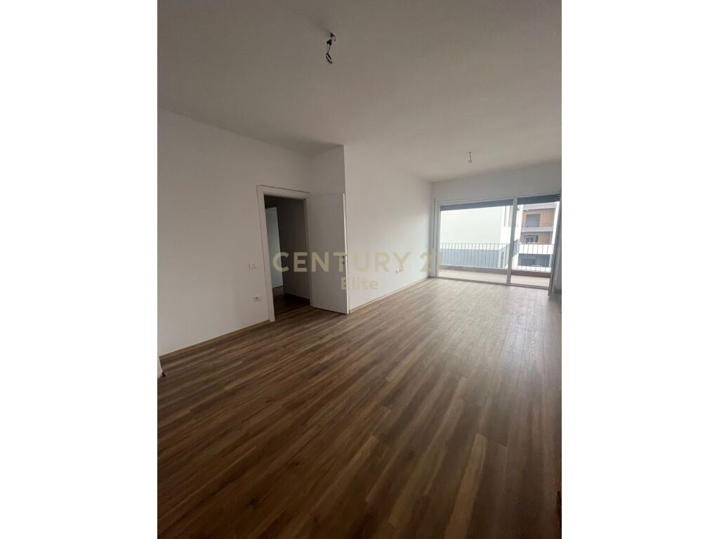 Foto e Apartment në shitje rruga shkoze, Tiranë