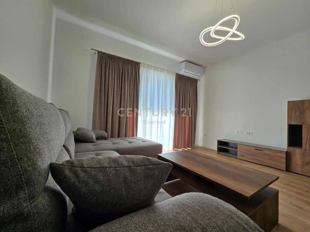 Foto e Apartment me qëra Rruga 5 Maji, Rruga 5 Maji - Emerald Center, Tiranë