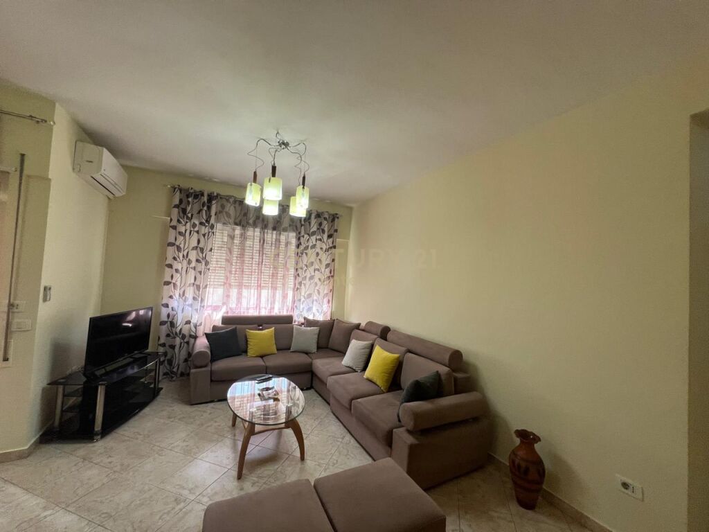 Foto e Apartment me qëra Qendra Tregtare Kristal, Tiranë