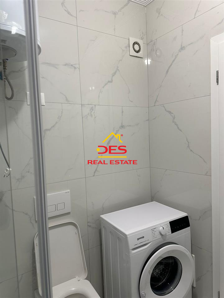 Foto e Apartment me qëra Vila L 2 Cmimi: 400 Euro/Muaj 𝗢𝗿𝗴𝗮𝗻𝗶𝘇𝗶𝗺𝗶:* 1 Sallon* 1 Kuzhinë* 1 Dhomë gjumi* 1 Tualet Për më shumë informacione ose një vizitë në pronë, Tirane, Tiranë