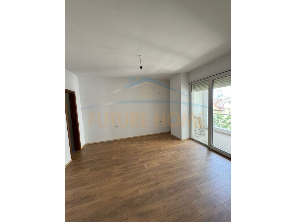 Foto e Apartment në shitje Tregu elektrik, Petro nini luarasi, Tiranë