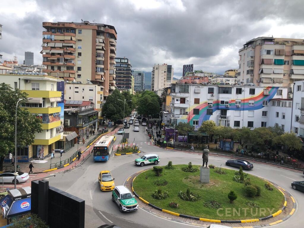 Foto e Zyrë me qëra Sheshi Willson, Tiranë