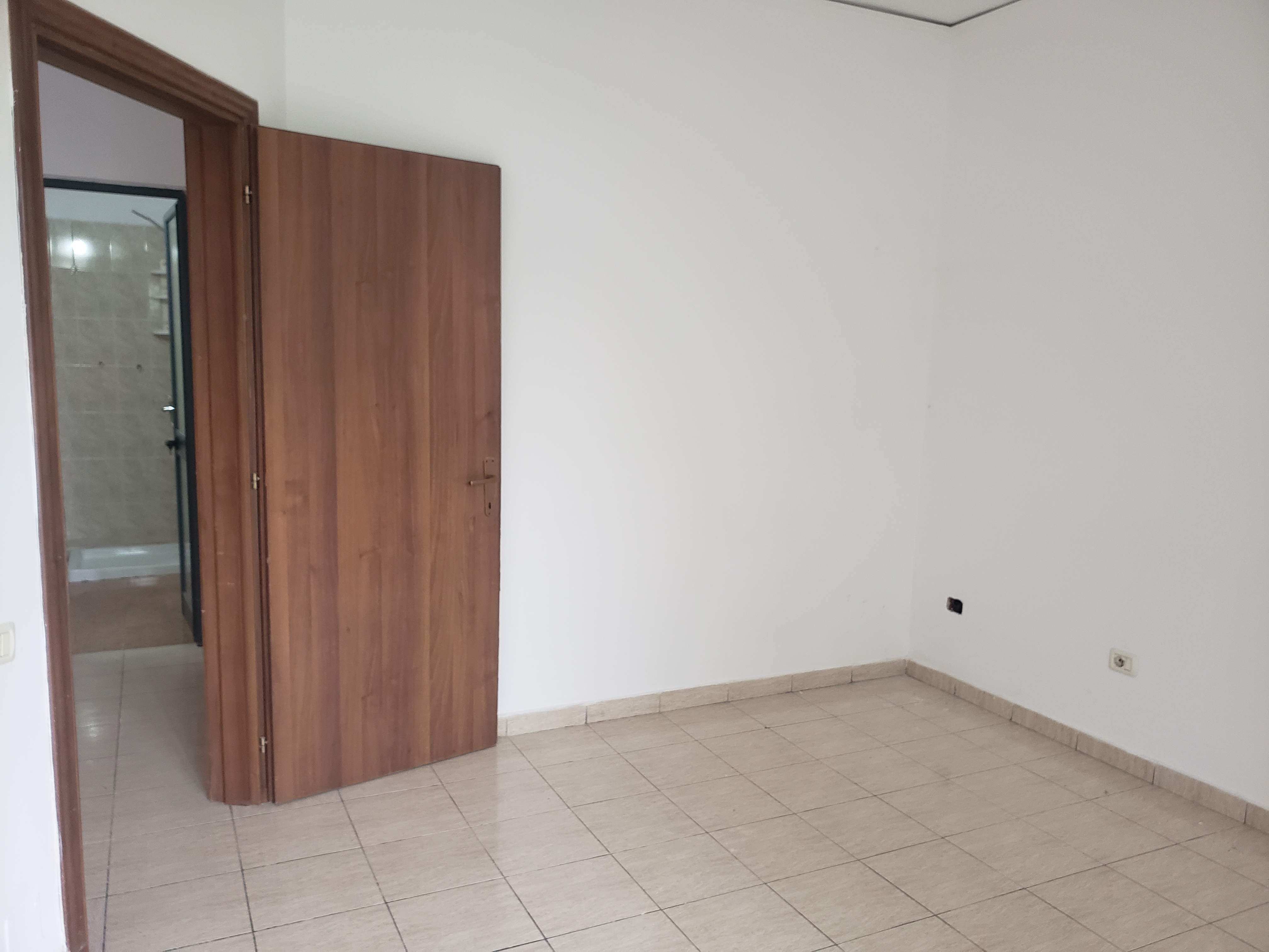 Foto e Apartment me qëra Rruga e Kavajës, Tiranë