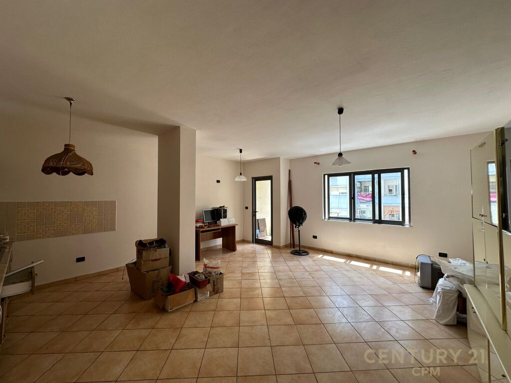 Foto e Apartment me qëra Komuna e Parisit, Tiranë