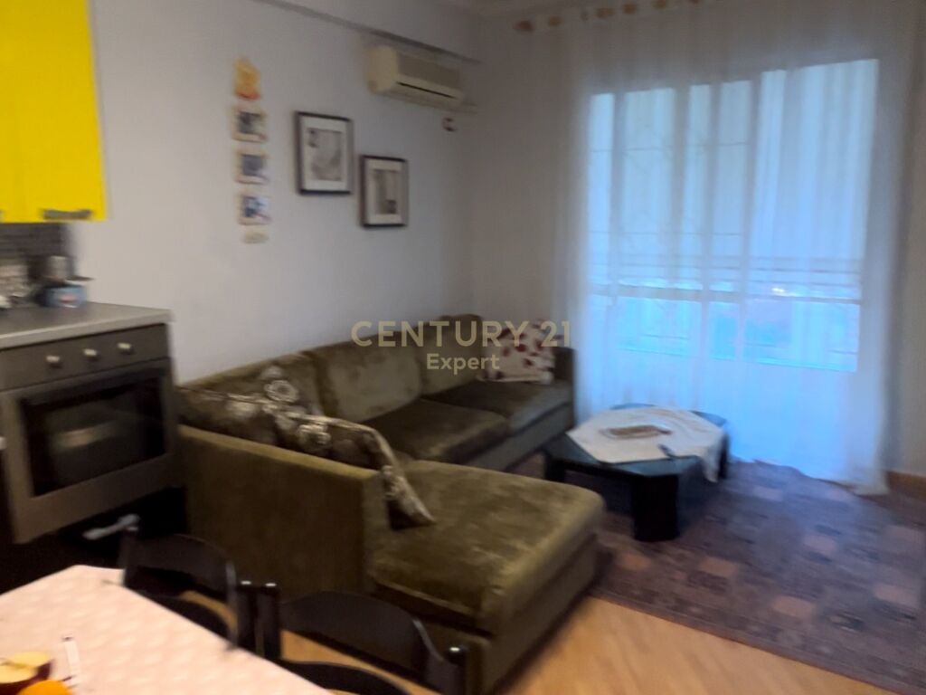 Foto e Apartment me qëra Komuna e Parisit, Tiranë