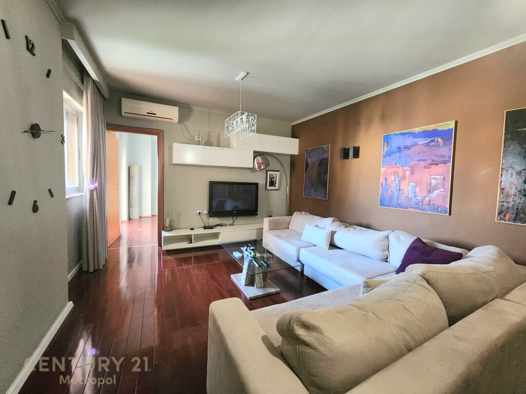 Foto e Apartment me qëra Komuna e Parisit, Tiranë