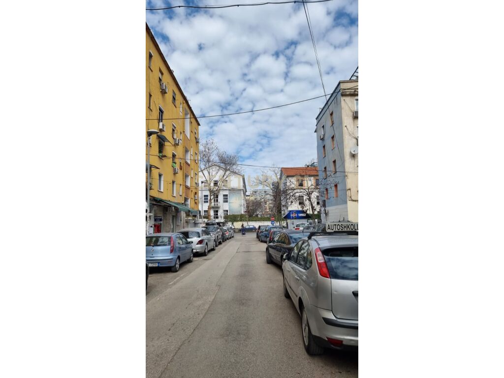 Foto e Ambient biznesi në shitje Rruga Mine Peza, PERBALLE HARRY FULTZ, Tiranë