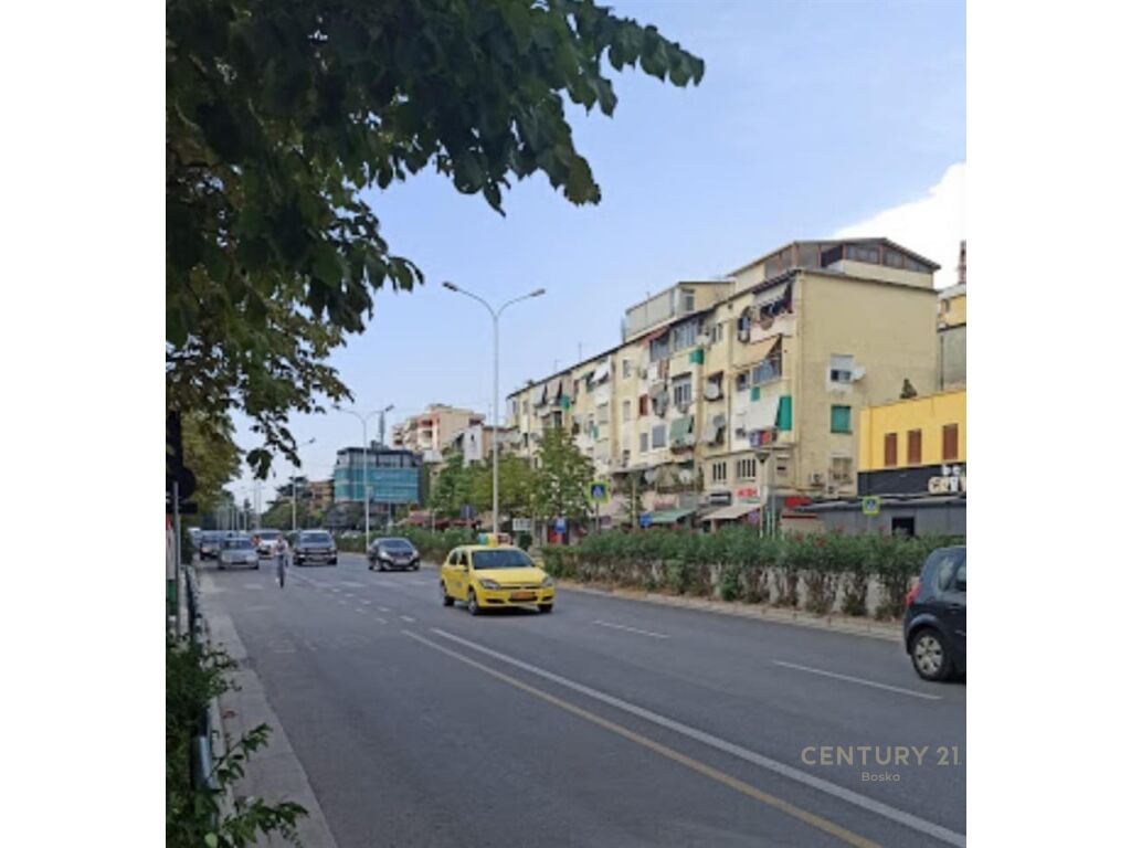 Foto e Ambient biznesi në shitje Rruga Muhamet Gjollesha, Tiranë