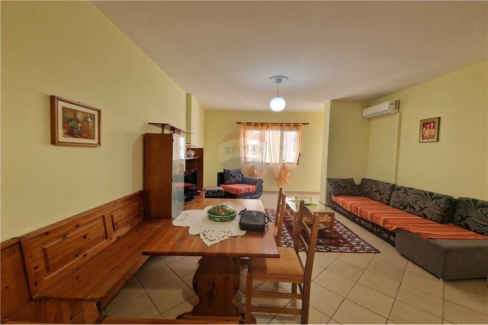 Foto e Apartment në shitje Mbi Globe, Skele, Vlorë
