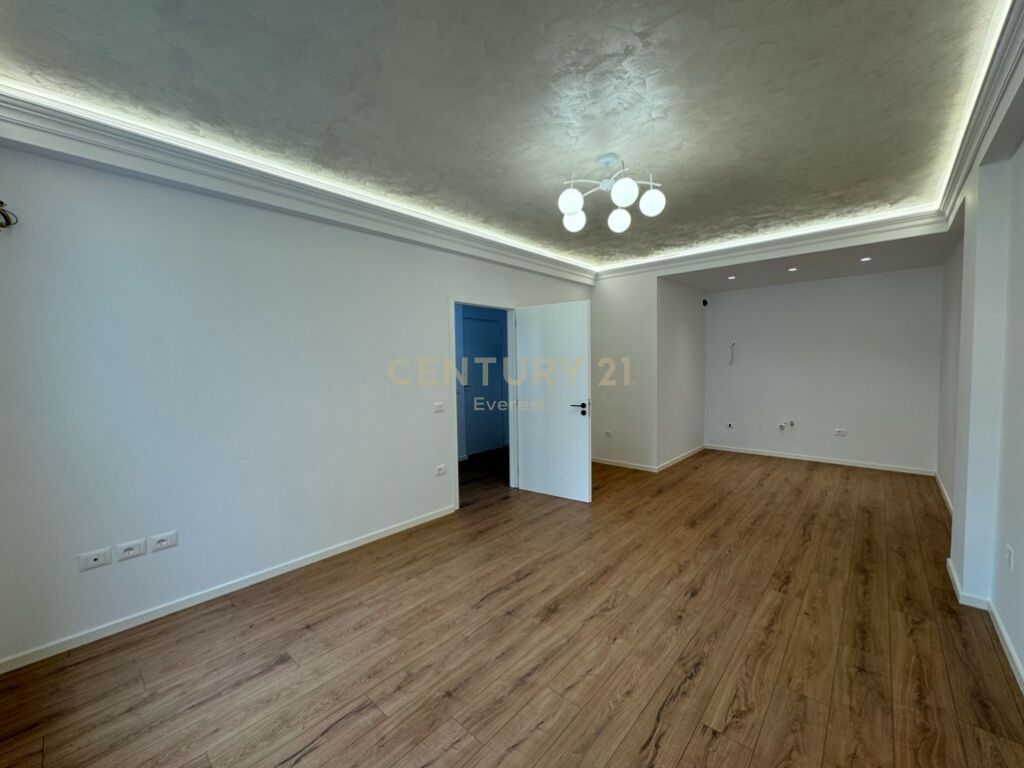 Foto e Apartment në shitje 21 Dhjetori, Rruga e Kavajes, Tiranë