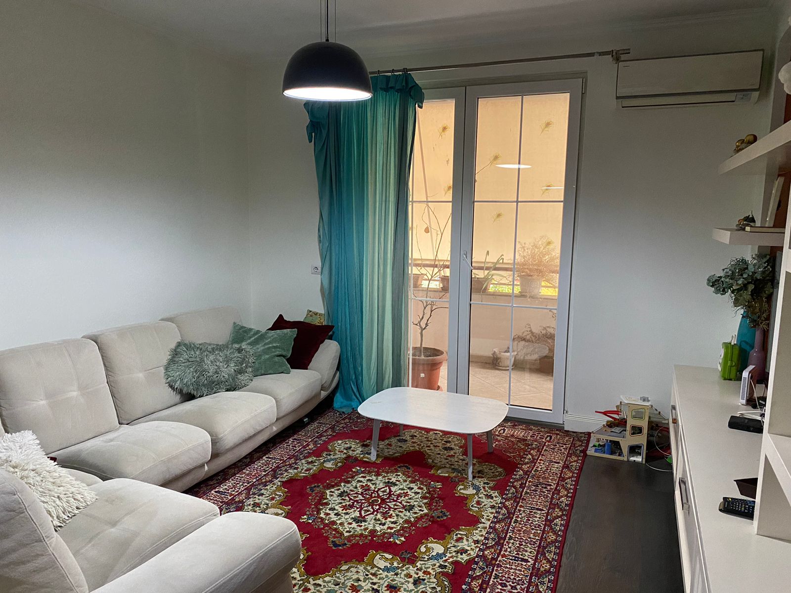 Foto e Apartment me qëra Komuna Parisit, Tiranë