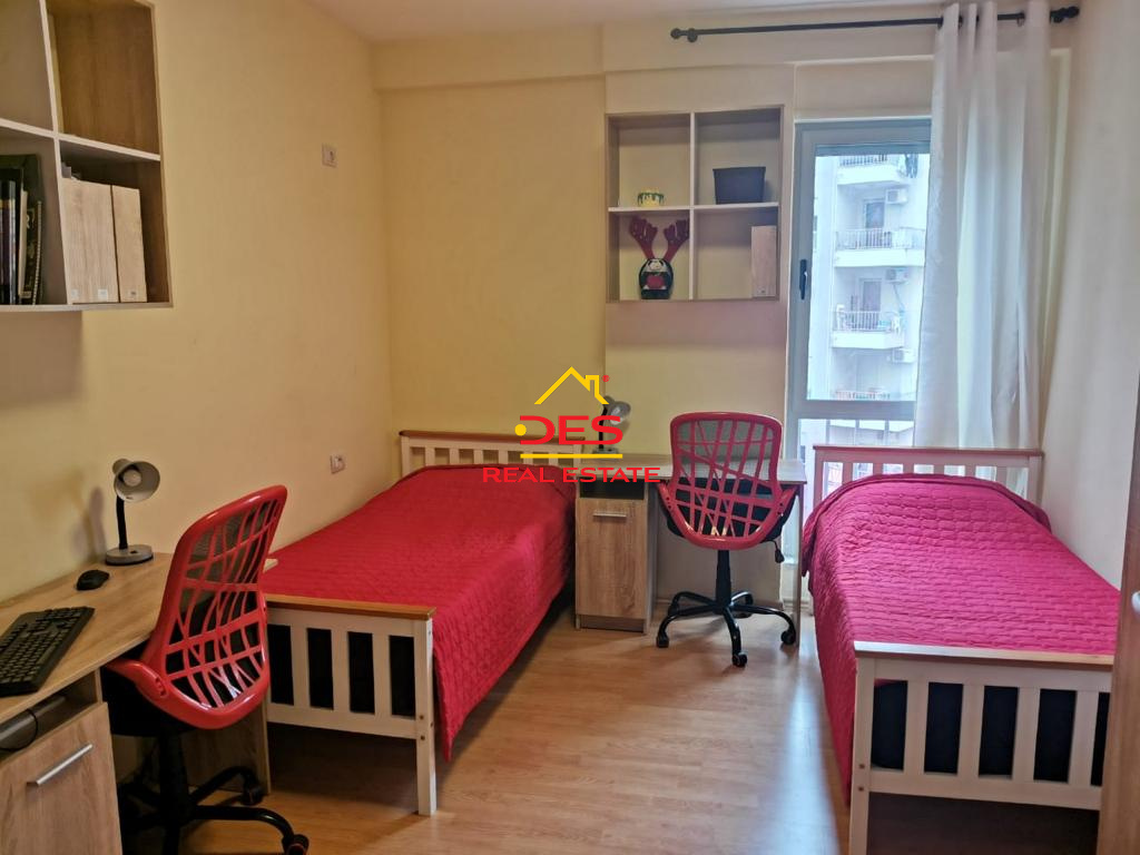 Foto e Apartment në shitje Rruga Starvi Themeli pranë qëndrës Globe, Tirane, Tiranë