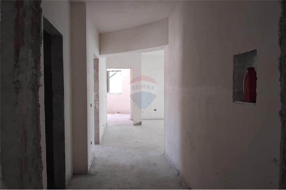 Foto e Apartment në shitje Azem sulo, Vlorë