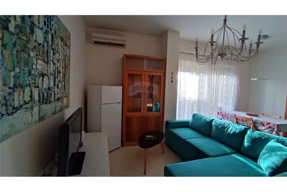 Foto e Apartment me qëra Komuna e Parisit, Kristal Center, Tiranë