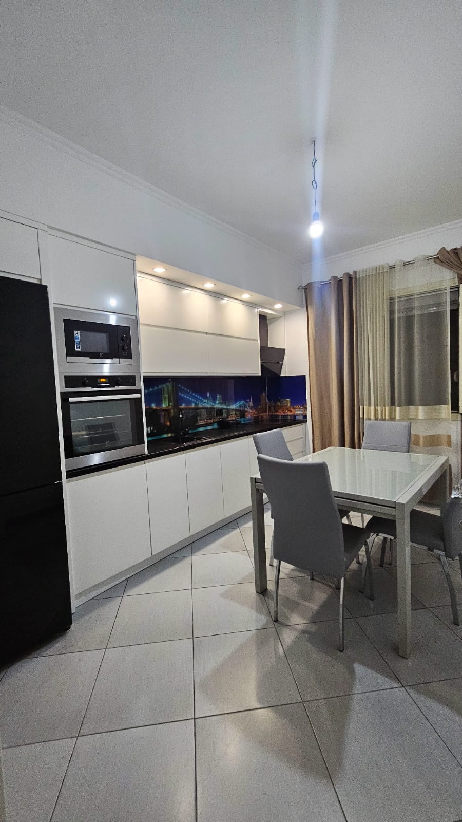 Foto e Apartment me qëra Globi, Rruga Vaçe Zela, Tiranë