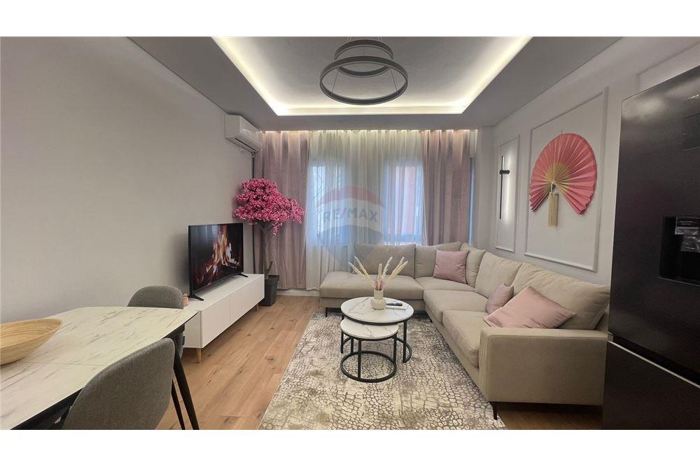 Foto e Apartment në shitje Komuna e Parisit, Kristal Center, Tiranë