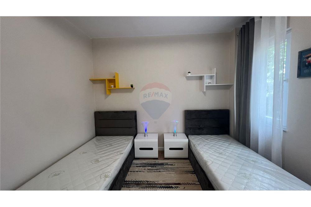 Foto e Apartment në shitje Komuna e Parisit, Kristal Center, Tiranë