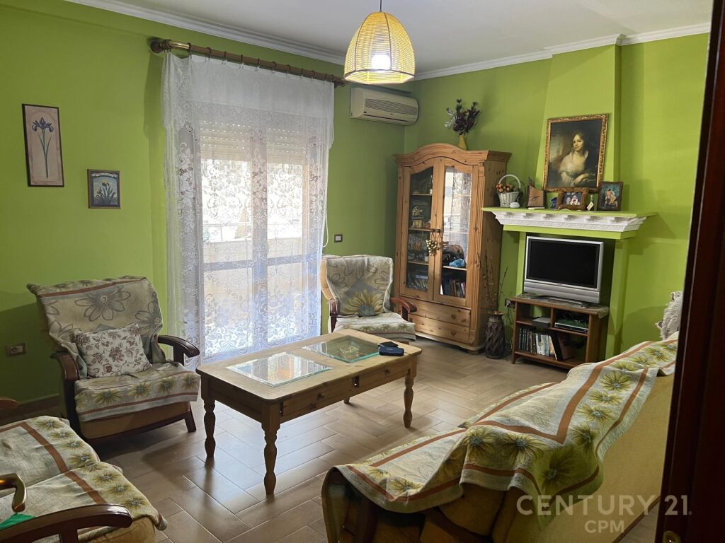 Foto e Apartment me qëra Komuna e Parisit, Tiranë