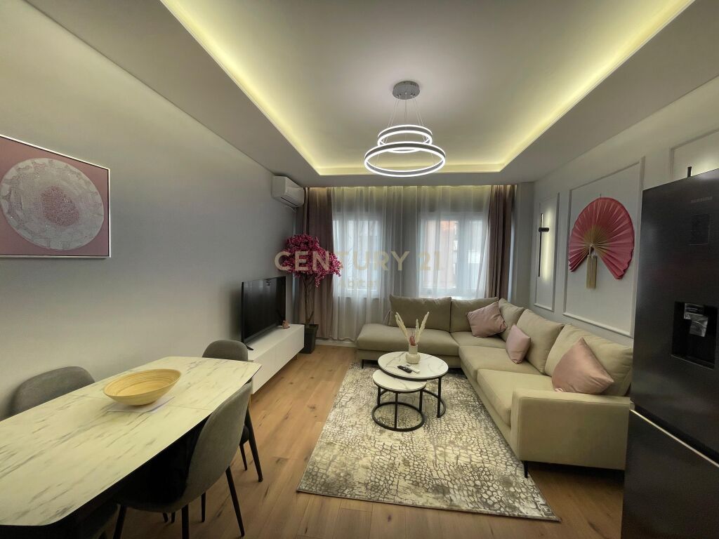 Foto e Apartment me qëra Kristal Center, Komuna e Parisit, Tiranë