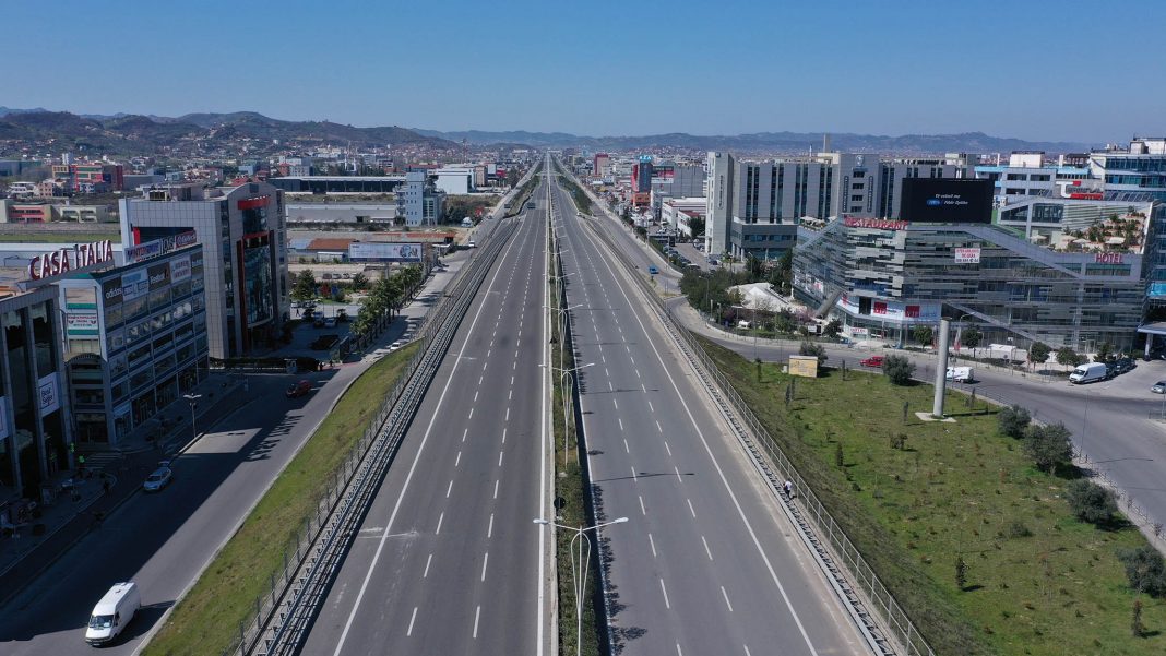 Foto e managine me qëra autostrada tirane durres, autostrada Tirane durres, Tiranë