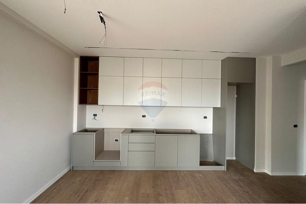 Foto e Apartment në shitje Rruga Robert Shvarc, Komuna e Parisit, Tiranë