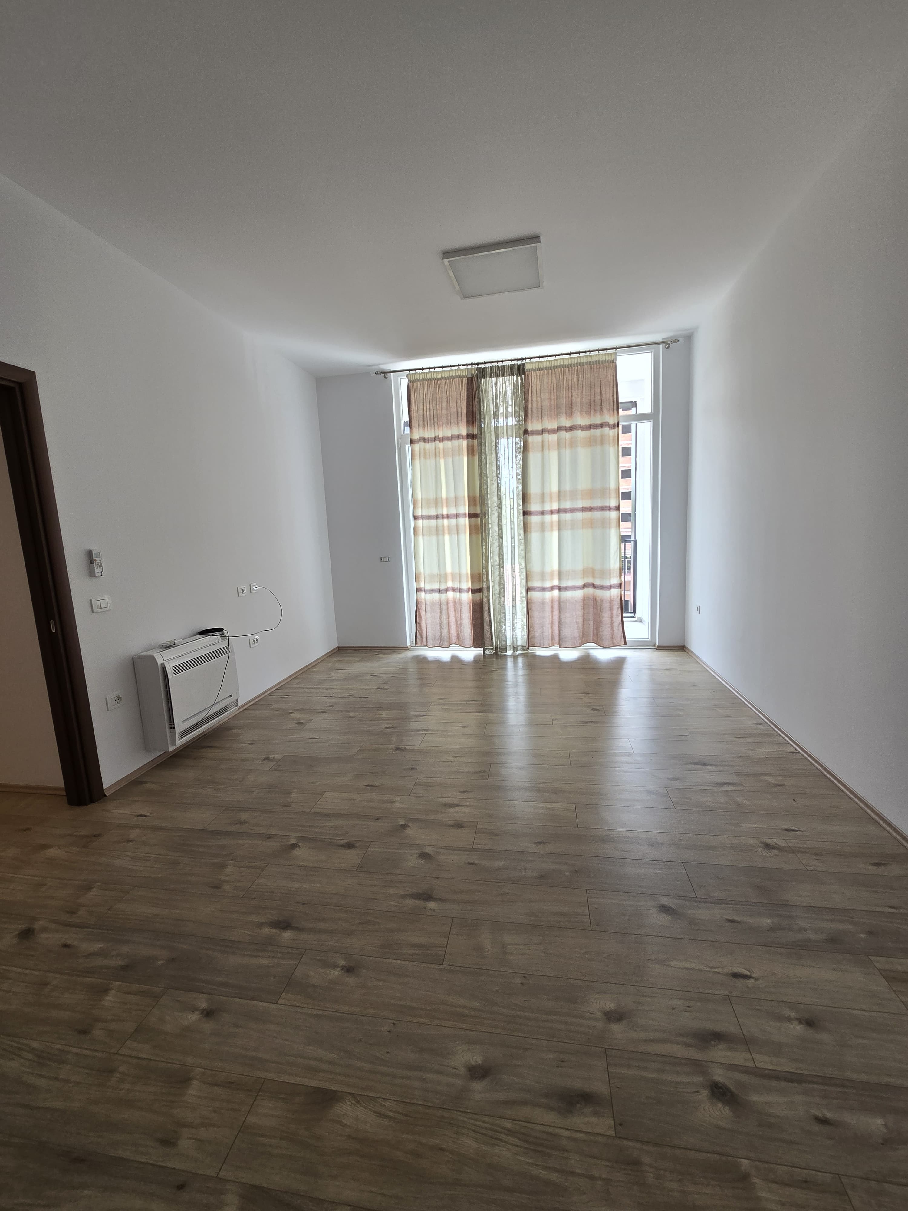 Foto e Apartment me qëra Prane Square 21, Tiranë