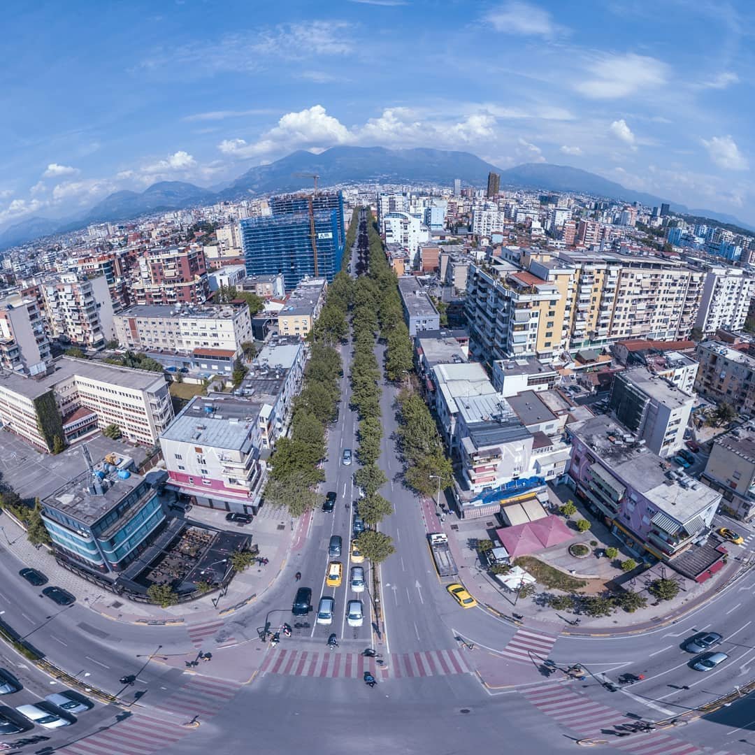 Foto e Ambient biznesi me qëra 21 Dhjetori, Rruga Muhamet Gjollesha, Tiranë