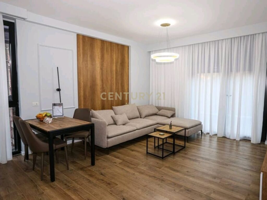 Foto e Apartment në shitje Shkolla e Kuqe, Prane Pazarit te Ri, Tiranë