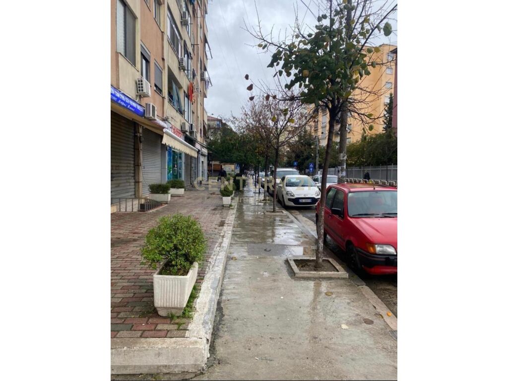 Foto e Ambient biznesi në shitje rruga laprake, Tiranë