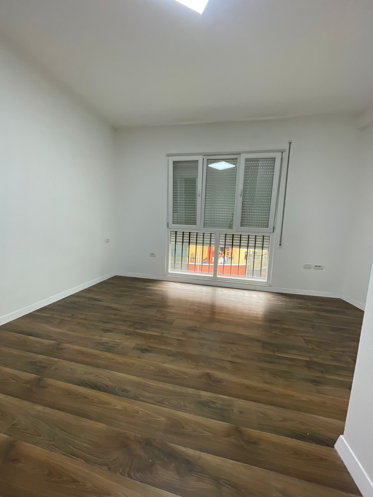 Foto e Apartment me qëra Komuna e Parisit, Tiranë