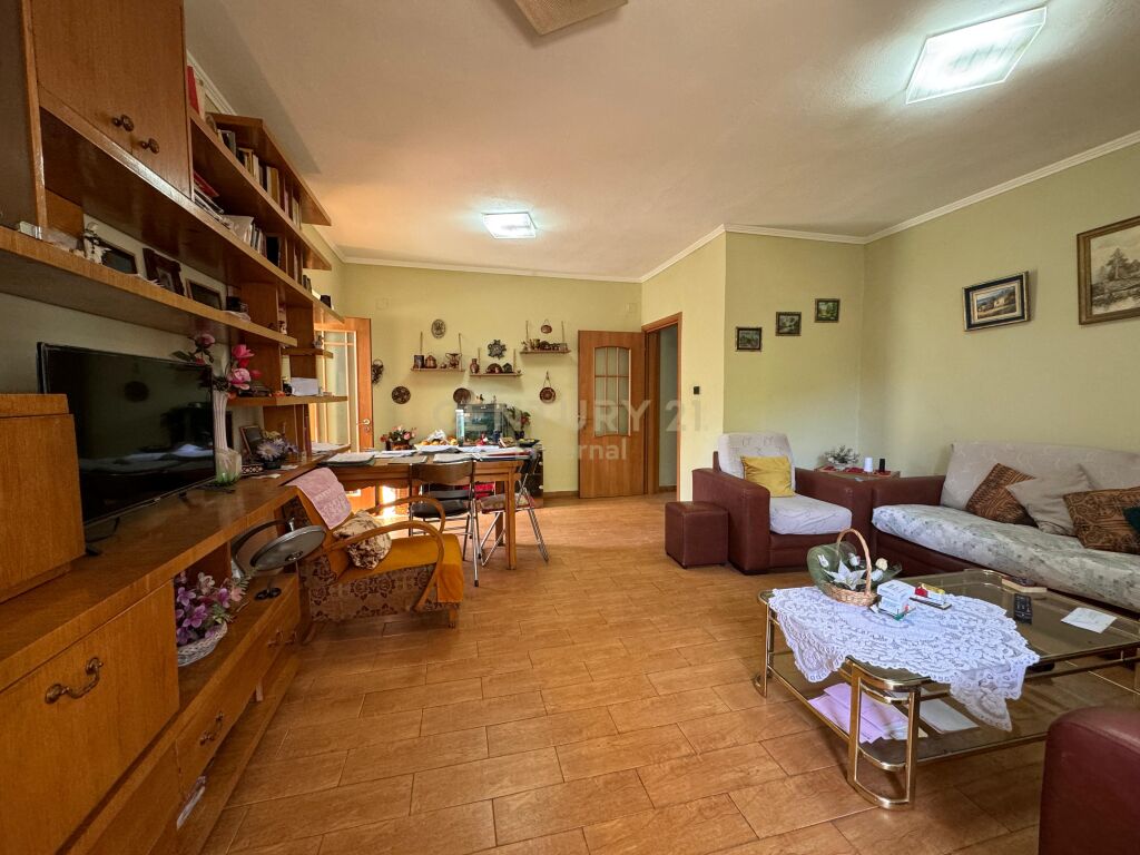 Foto e Apartment në shitje Garda, Tiranë