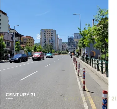 Foto e Ambient biznesi në shitje Komuna e Parisit, Tiranë