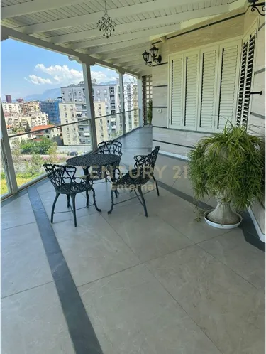 Foto e penthouse në shitje rruga kopshti zologjik, Tiranë