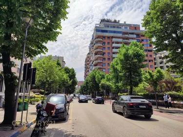 Foto e Zyrë në shitje Ish Blloku, Tiranë