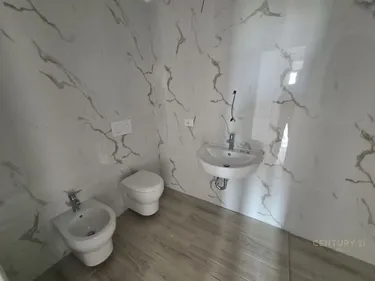 Foto e Apartment në shitje rruga kongresi i manastirit  , Tiranë