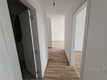 Foto e Apartment në shitje rruga kongresi i manastirit  , Tiranë