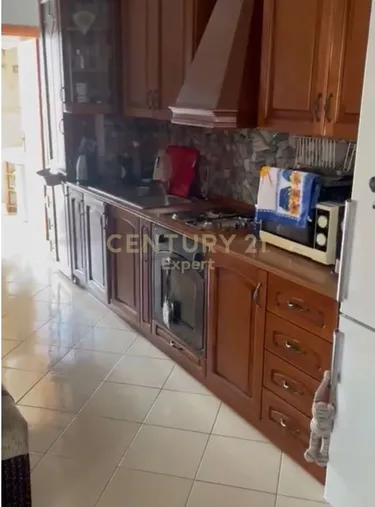 Foto e Apartment në shitje rruga shkolla e kuqe , Tiranë