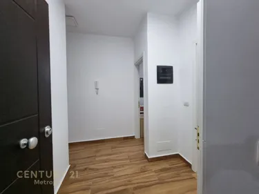 Foto e Apartment në shitje rruga tregu elektrik , Tiranë