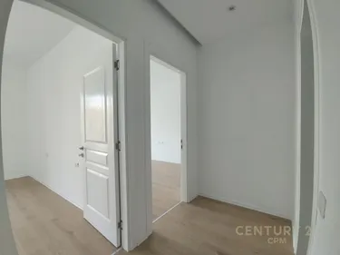 Foto e Apartment në shitje rruga kongresi i manastirit , Tiranë