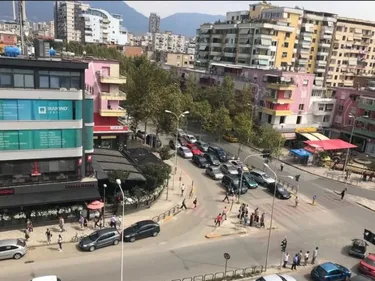 Foto e Ambient biznesi me qera 21 Dhjetori, Rruga e Kavajes, Tiranë