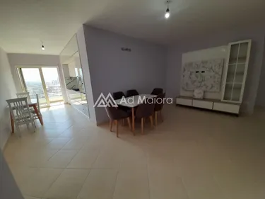 Foto e penthouse në shitje lagja 12, Te markata Durres., Durrës