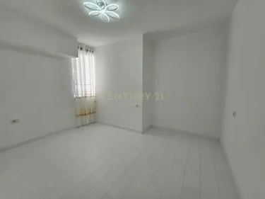 Foto e Apartment në shitje rruga ali demi, Tiranë