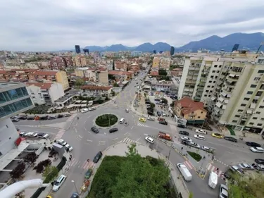 Foto e Ambient biznesi me qera Komuna e Parisit, Tiranë