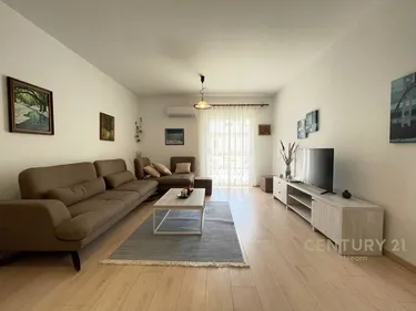 Foto e Apartment me qera Komuna e Parisit, pranë KIKA 2, Tiranë