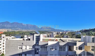 Foto e Apartment në shitje rruga kopshti botanik, Tiranë