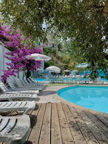 Foto e Ambient biznesi me qera Kodra e Diellit 1, Rruga e Jasemineve, Tiranë