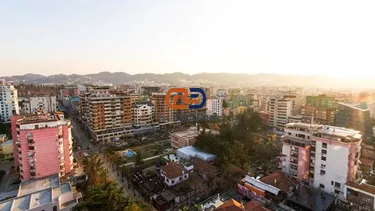 Foto e Ambient biznesi me qera Blloku - Garda - Liqeni Artificial - Stadiumi Dinamo - Sheshi Wilson - Petro Nini Luarasi, Rruga Deshmoret e 4 Shkurtit, Tiranë