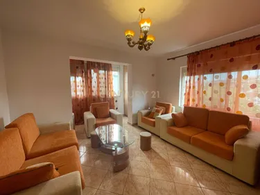 Fotografie Byt k pronájmu Shkozë, Tiranë