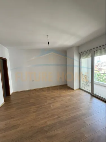 Foto e Apartment në shitje Tregu elektrik, Petro nini luarasi, Tiranë