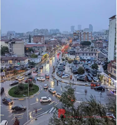 Foto e Ambient biznesi me qera Komuna e Parisit, Rruga Tish Dahia, Tiranë